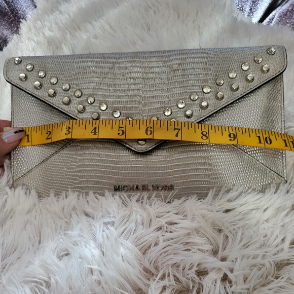 AUTHENTIC Micheal kors clutch - Picture 2 of 8